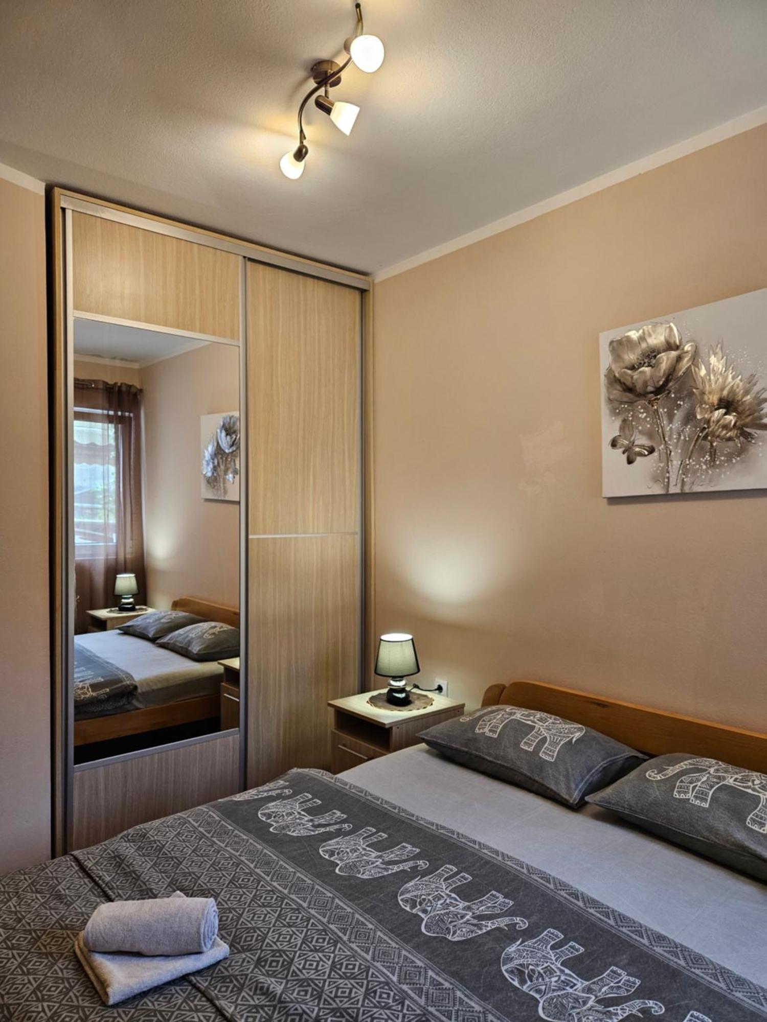 Apartment Aleksandar Котор Екстер'єр фото